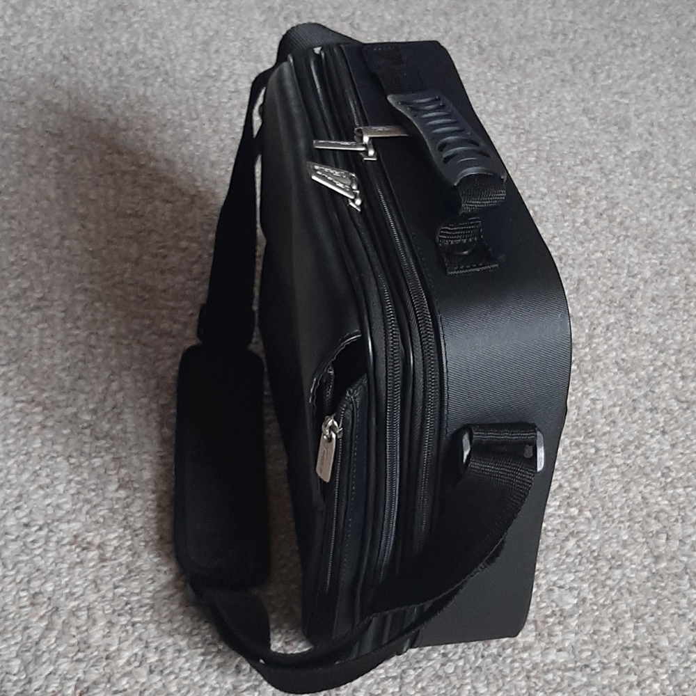 Targus Small Mini Briefcase - Picture 7 of 16